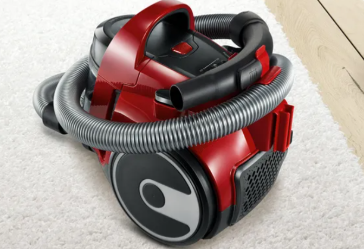 Easy, space-saving hose storage.